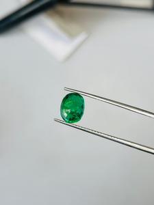 Esmeralda Natural de Zambia, Corte Ovalado, 2.45 Quilates, Calidad AAA, Verde, Certificada por IGI, Brillo Excelente, Corte y Pulido Perfectos para Joyería - Product Image 5