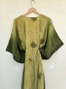 Caftan indien vert imprimé à la main pour elle Tissu crêpe de soie parfait pour les sorties décontractées - Product Image 5
