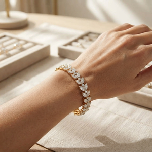 Pulsera de tenis con diamantes cultivados en laboratorio y motivo de corazón romántico, oro sostenible, lujo y herencia - Product Image 4