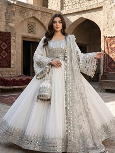 Ensemble de tenue de mariage vintage afghane de luxe blanc fait main avec broderies miroir, robe de mariée et gilet de marié assortis, style traditionnel - Product Image 3