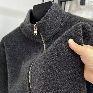Veste en tricot tendance à col montant, fermeture éclair, design minimaliste, couleur unie, vêtements en tricot pour hommes - Product Image 3