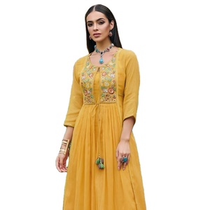 La última colección confeccionada de Kurtis de algodón puro de nuevo diseñador con bordado pesado y trabajo manual - Product Image 1