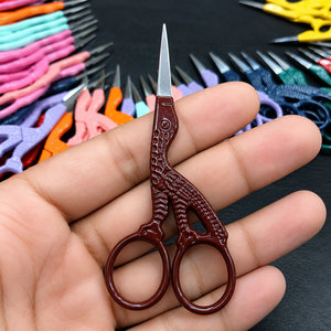 Tijeras de Costura Azul Oscuro con Punta Afilada para Cortar Hilo y Trabajos de Aguñalda - Product Image 3