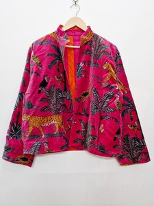 Blouson court bomber en velours imprimé jungle rose, manteau court imprimé animal, blazer élégant pour l'hiver - Product Image 5