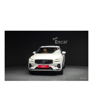 Volvo XC60 B6 Ultimate 2023 con Volante a la Izquierda, Caja de Cambios Automática, Asientos de Cuero, Cámara Trasera - 35,223 km, Color Brillante - Product Image 3