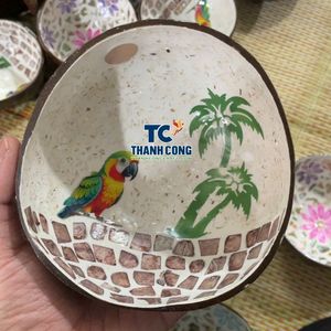 Nouvel Arrivage Bols en Noix de Coco Polis Écologiques avec Incrustation de Perles d'Oiseaux Tropicaux, Vente en Gros, Origine Vietnam, Offre Spéciale - Product Image 1