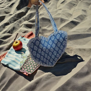 2026 Valentine's Day Gifted Women's Heart Shape Handbags Quilted Fashion Bags Frill <b>Zipper</b> <b>Tote</b> Bag Summer Beach Travel Outdoor - Product Image 1