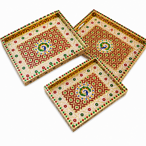 Ensemble de 3 plateaux en bois faits à la main avec décor Meenakari |   Plateaux de service décoratifs en forme de paon |   Artisanat indien - Product Image 3
