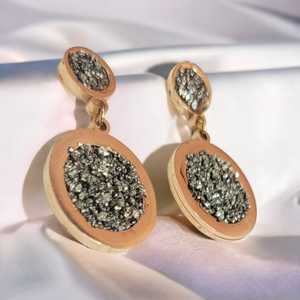 Pendiente dorado de pirita de Perú galvanizado de acero inoxidable, joyería de diseño de moda, pendientes dorados de alta calidad en venta al por mayor - Product Image 3