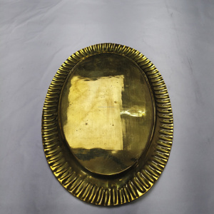 Plateau ovale en laiton gravé à la main de style vintage avec bord ondulé, grand plateau de service en métal de style antique pour l'hôtellerie traditionnelle - Product Image 5