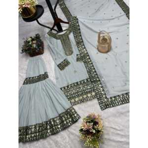 Ropa de Diseñador India y Pakistaní, Hermoso Conjunto de Top, Pantalón y Dupatta para Fiestas - Product Image 5