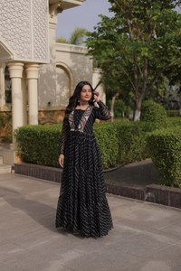 Salwar Kameez negro a rayas hasta el suelo con chaqueta bordada, de rayón, estilo tradicional holgado para mujer, estilo India Pakistán - Product Image 2