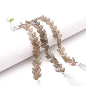 Cuentas de piedra lunar gris natural talladas en forma de hoja de 10-11 mm, cuentas de piedra lunar talladas a mano en forma de hoja, cuentas sueltas para la elaboración de joyería. - Product Image 1