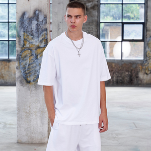 Ensemble streetwear d'été respirant avec t-shirts et shorts imprimés numériquement pour hommes - Product Image 3