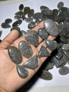 Haute qualité naturel noir pierre de soleil Cabochon Flatback pierre précieuse en vrac pour la fabrication de bijoux en gros pierre précieuse de soleil - Product Image 2