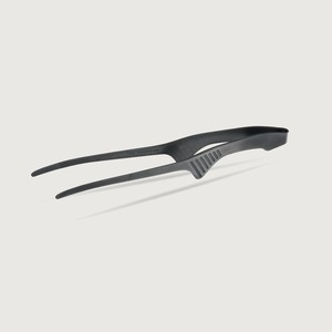 Pince à glace minimaliste en métal, finition noire mouchetée, outil de bar réutilisable, accessoire pour cocktail de 11 cm - Product Image 2