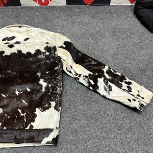 เสื้อแจ็คเก็ตหนังวัวแท้ลายสัตว์สำหรับผู้ชาย ปกคอพับ ซับในขนสัตว์เทียม เสื้อโค้ทหนังหนาสองด้าน สวมใส่สบายในฤดูหนาว - Product Image 4