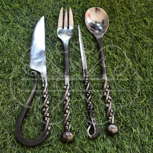 MORTAL SAGA Ensemble de table et ustensiles de table rustiques de style médiéval viking en fer forgé à la main et respectueux de l'environnement (4 pièces) - Product Image 5