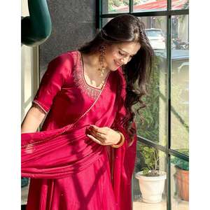 Vestido Anarkali de Diseñador para Mujer con Pantalón y Dupatta con Trabajo de Val Moti para Fiestas - Product Image 2