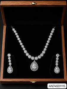 Conjunto de Collar y Aretes A.D Silver para Mujer, Diseño Geométrico con Cristales de Imitación, Alta Calidad, Último Diseño, Plateado para Fiestas - Product Image 1