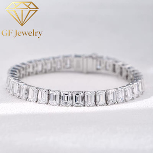Bracelet tennis vintage en diamant de laboratoire taille émeraude, or blanc 18 carats, couleur DEF, clarté VS, bijoux de luxe pour mariage - Product Image 1