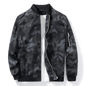Chaqueta Bomber Deportiva Ligera de Corte Ajustado para Hombre con Diseño de Camuflaje Personalizado, Cuello Marinero, Cierre Frontal con Cremallera, Ecológica y Resistente al Viento - Product Image 1
