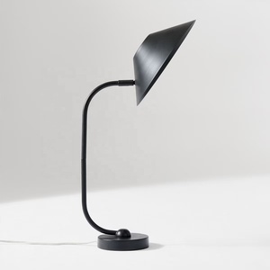 Lámpara de Mesa Eclipse Curve de Metal con Brazo Arqueado y Pantalla Ancha, Construcción de Hierro Premium, Iluminación Ambiental Cálida para Hogares Elegantes - Product Image 3