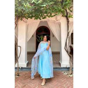 Conjunto de Traje de Chifón Aashvi Talla XS Color Azul para Clima Cálido - Product Image 1