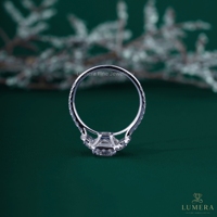 Anillo de Compromiso con Halo de Diamantes Cultivados en Laboratorio con Corte Esmeralda, Oro Blanco de 14K/18K, Tres Piedras Pavé, Certificado IGI, Anillo Fino de Lujo Lumera
