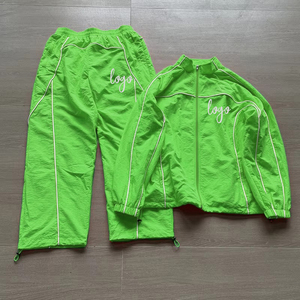 Fabricantes de Ropa OEM, Conjuntos Deportivos Personalizados Impermeables de Poliéster y Nailon, Chaqueta con Cremallera, Sudadera con Capucha y Pantalones Cortos - Product Image 2