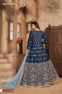 Fournisseur indien de salwar kameez en soie artificielle et santoon, aux couleurs éclatantes et au travail de miroir véritable, pour des tenues de festival magnifiques. - Product Image 4