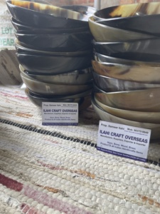 Bol à salade en corne de buffle de style américain, léger, poli à la main, écologique, jetable et compatible lave-vaisselle de ILAHI - Product Image 1