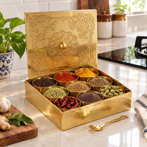 Boîte à épices carrée en laiton gravé, Masala Dabba, 9 compartiments avec cuillère, couvercle floral, conteneur de rangement de cuisine de luxe, vente en gros - Product Image 3