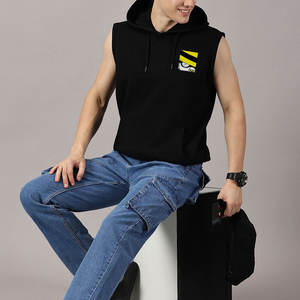 Camiseta sin mangas cómoda de algodón con bolsillo y capucha para gimnasio, 100% algodón, material transpirable - Product Image 3