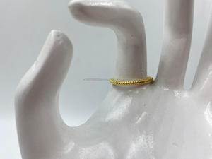 Elegante anillo chapado en oro de 18 quilates Joyería minimalista y resistente al deslustre Mejor precio - Product Image 2