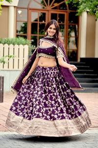 Conjunto Lehenga Choli de Jacquard Reversible Bordado en Morado de NiMa Creations, de Secado Rápido, con Dupatta Floral, Ropa India para Mujer - Product Image 2