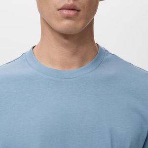 เสื้อยืดคอกลมลำลองทันสมัย ผ้าฝ้าย 100% พรีเมียม เนื้อนุ่ม แขนสั้น เสื้อยืดเปล่าลำลอง รับผลิตแบบ OEM ODM ขายส่ง - Product Image 3