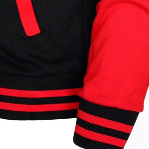 Blouson universitaire à capuche noir et rouge pour homme en coton molletonné avec boutons-pression, style Letterman, streetwear, vêtement d'extérieur, fournisseur OEM - Product Image 4