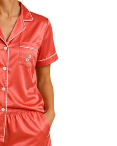 Conjunto de pijama de satén rosa coral personalizado para mujer, ropa de dormir de seda de lujo, ropa de dormir con bolsillos bordados, conjunto de pantalones cortos suaves para estar en casa - Product Image 4