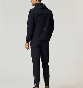 Conjunto Deportivo de Dos Piezas con Capucha Negra y Ribete Rojo, Chaqueta con Cierre de Cordón y Pantalones, Ropa Deportiva - Product Image 2