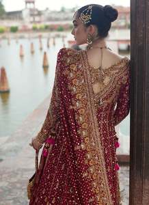 Vestido de Novia Rojo Dorado Bordado, Largo hasta el Suelo, Estilo Halter sin Mangas, Corte en A, con Encaje y Pedrería, Cola Desmontable, Estilo Vintage - Product Image 4