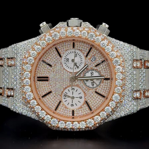 Reloj Cronógrafo Iced Out VVS Moissanite en Oro Rosa Bicolor con Esfera Completamente Adornada con Diamantes, 3 Subesferas y Ventana de Fecha para Hombre - Product Image 1
