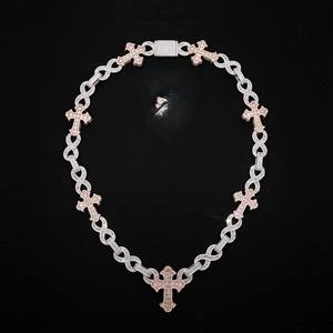 Cadena cubana Miami con cruz de joyería hip hop personalizada, con moissanita VVS de 18 mm de corte baguette, en plata de ley 925 certificada y con incrustaciones. - Product Image 3