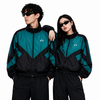 Vestes de sport unisexes en nylon rétro color block personnalisables pour hommes, coupe-vent léger à fermeture éclair, style streetwear, fournisseur de vêtements d'extérieur.