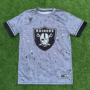 COLECCIÓN RAIDERS SPLATTER - Conjunto de Uniforme Personalizado Premium 7v7 - Jersey Sublimado, Camiseta, Sudadera con Capucha, Pantalones Cortos, Casco, Mochila - Product Image 3