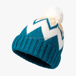 Gorro de Punto Jacquard Unisex, 100% Acrílico, Color Rosa Multicolor, Patrón de Dibujos Animados/Personajes/Letras, Estilo Urbano, con Pedrería - Product Image 2