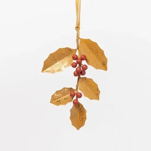 Adorno navideño de reno de aluminio fundido martillado plateado. Elegante silueta de reno saltando con astas detalladas y ramificadas. - Product Image 2