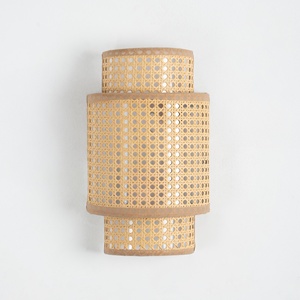 Applique murale décorative en rotin naturel, fabriquée au Vietnam, lampe murale en rotin. - Product Image 2