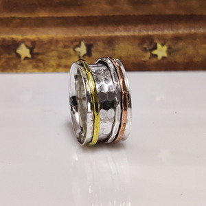 Bague anti-stress tricolore faite à la main, en métaux mélangés, pour la méditation, bijou bohème tendance, cadeau pour elle/lui - Product Image 5