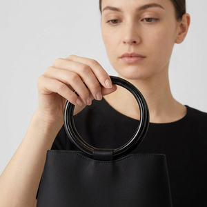 Poignée de sac en acrylique et résine noire, écologique, avec design artistique de la collection artisanale - Product Image 1